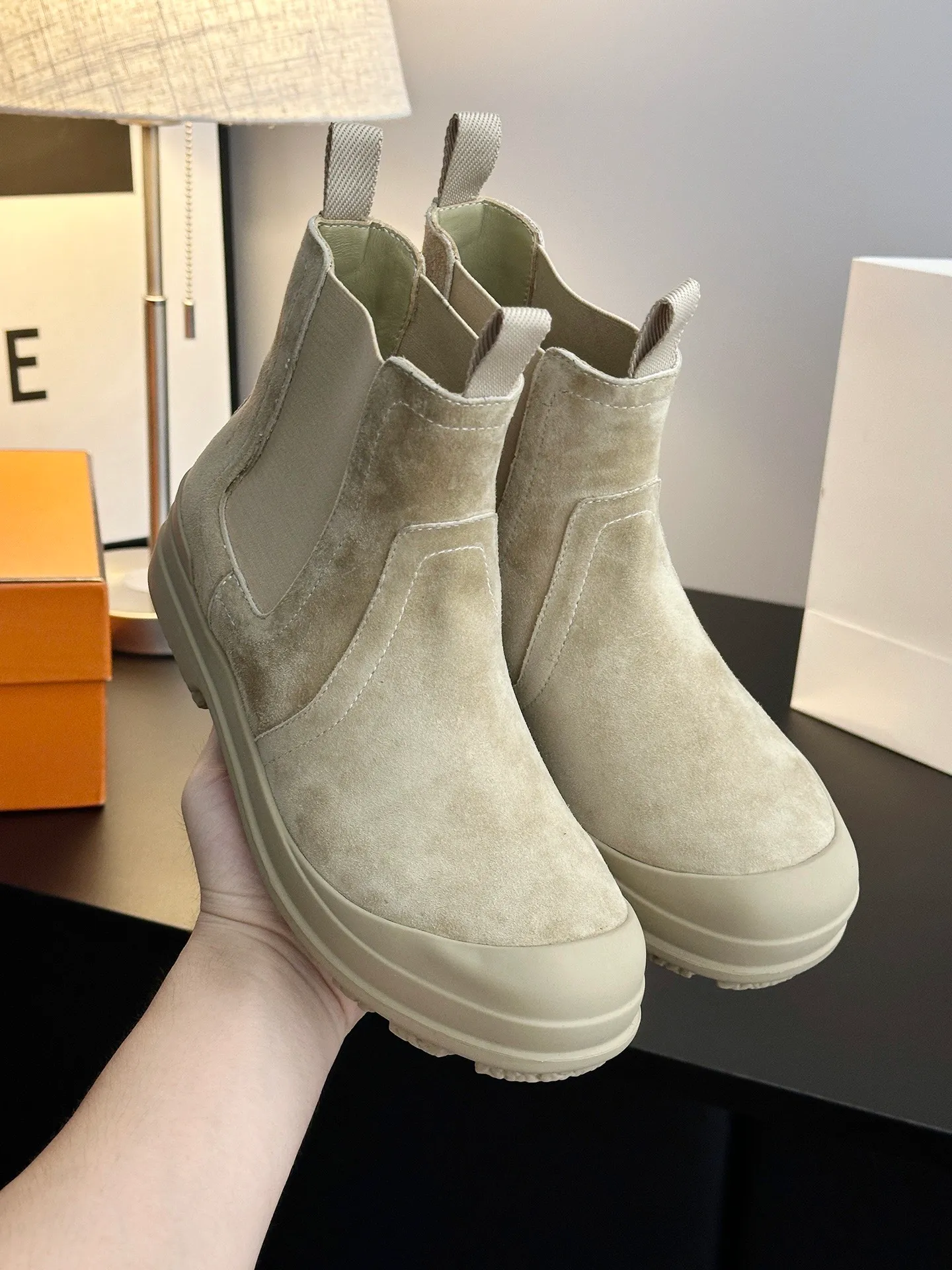 👟👟Ex-factory price 700👟👟 【𝐇𝐄𝐑𝐌𝐄𝐒Ankle boots】Exquisite workmanship, classic and yet individual, matching college style & simple style. yyds The key point is that it makes you taller and slimmer, which is really good news for small people. It makes you look slimmer and taller than ever yyds, good-looking ➢Shoe upper material: original customized cowhide + Yangjing noodles ➢Inner material: cowhide lining ➢Outsole material: original rubber sole ➢Color selection: black cowhide, black Yangjing, nude Yangjing ➢Optional code number: 35-40 (customized 40 is not returnable)